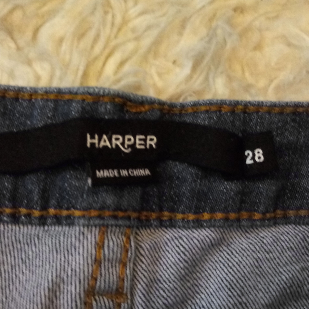 HERPER Floral Embroidered Jean Shorts Size 28 - Picture 4 of 7